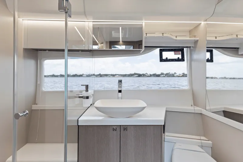 Slide: The Image of Galeon 450 HTC 2025 - 106
