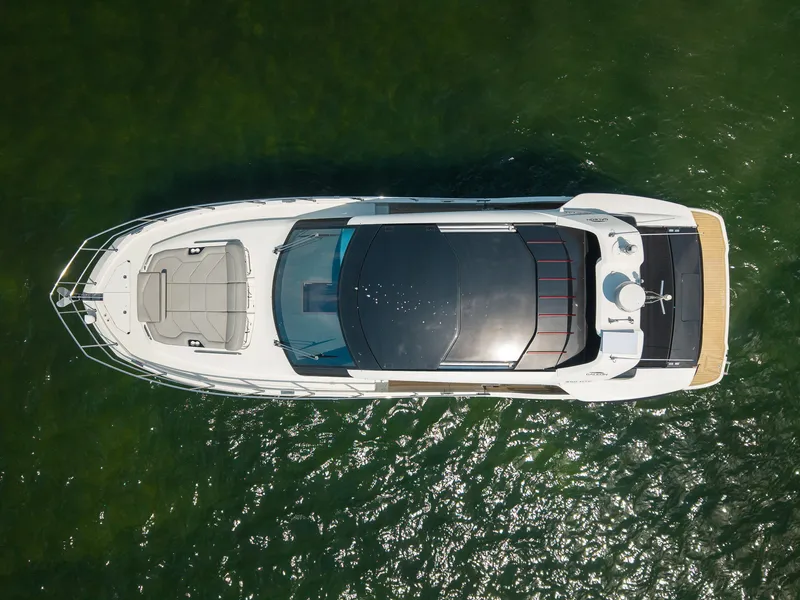 Slide: The Image of Galeon 450 HTC 2025 - 39