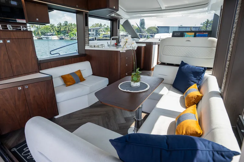 Slide: The Image of Galeon 450 HTC 2025 - 10