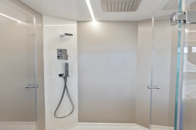 Slide: The Image of Galeon 450 HTC 2025 - 116