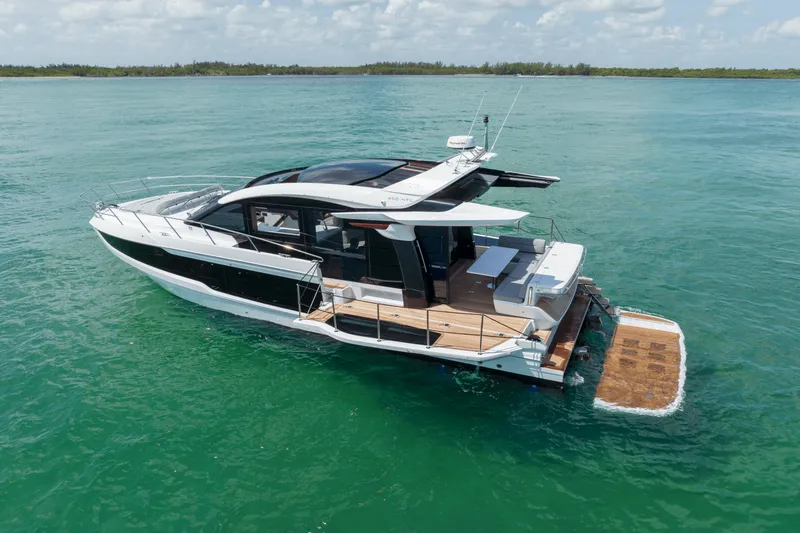 Slide: The Image of Galeon 450 HTC 2025 - 35