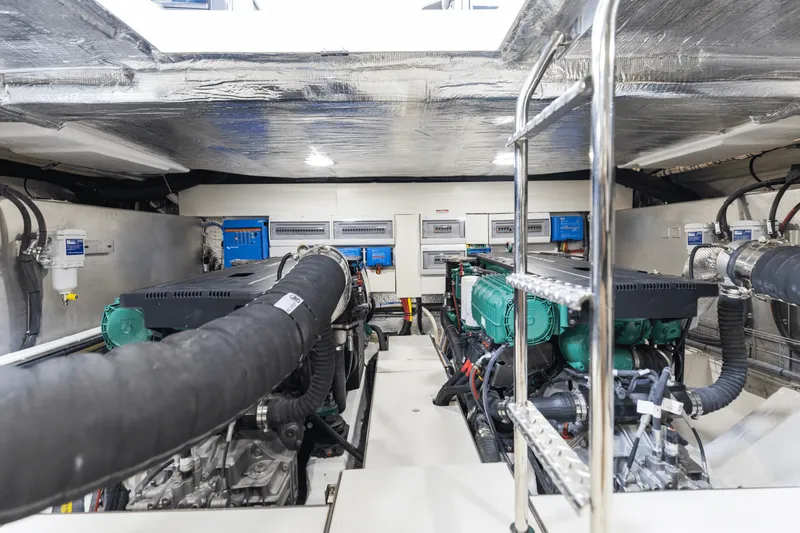 Slide: The Image of Galeon 450 HTC 2025 - 90