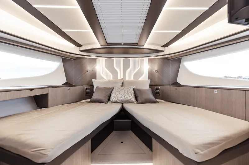 Slide: The Image of Galeon 450 HTC 2025 - 108