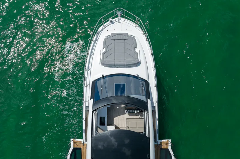 Slide: The Image of Galeon 450 HTC 2025 - 9
