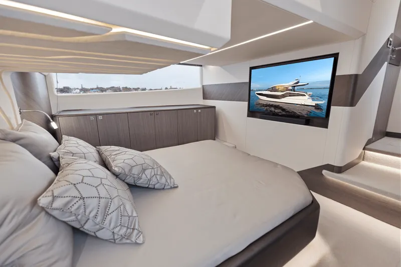 Slide: The Image of Galeon 450 HTC 2025 - 117