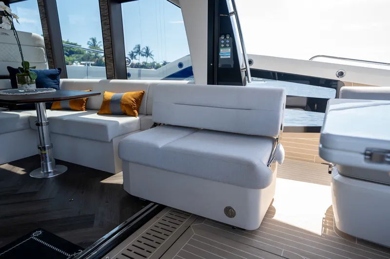 Slide: The Image of Galeon 450 HTC 2025 - 13