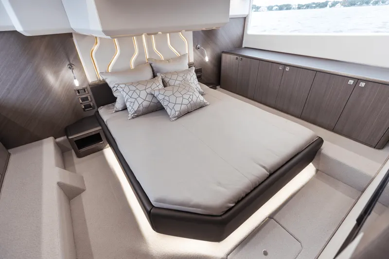 Slide: The Image of Galeon 450 HTC 2025 - 113