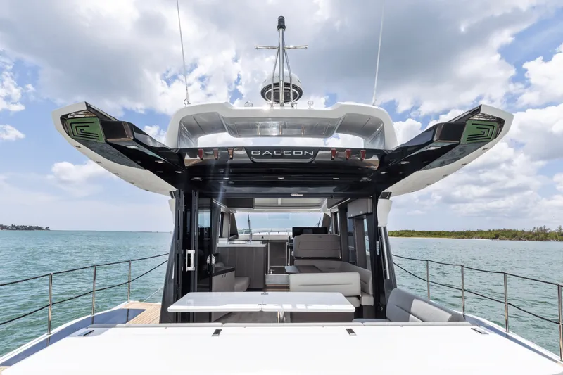 Slide: The Image of Galeon 450 HTC 2025 - 16