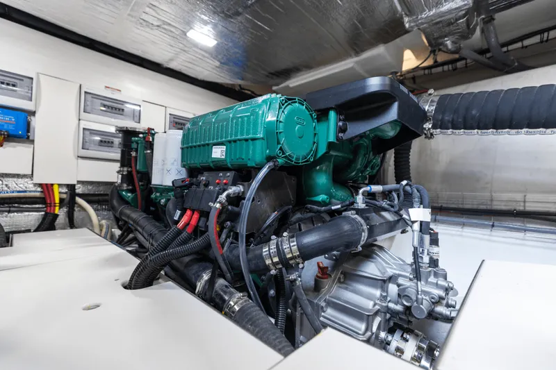 Slide: The Image of Galeon 450 HTC 2025 - 94