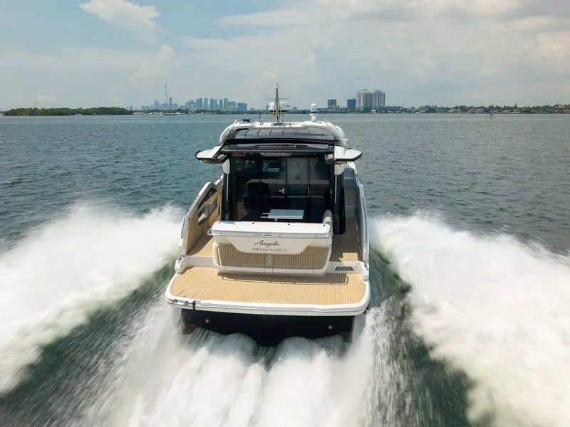 Slide: The Image of Galeon 450 HTC 2025 - 44