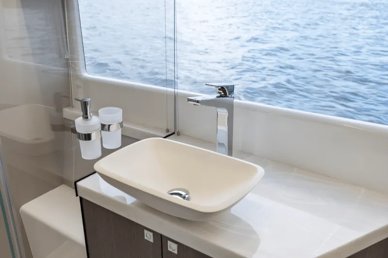 Slide: The Image of Galeon 450 HTC 2025 - 122