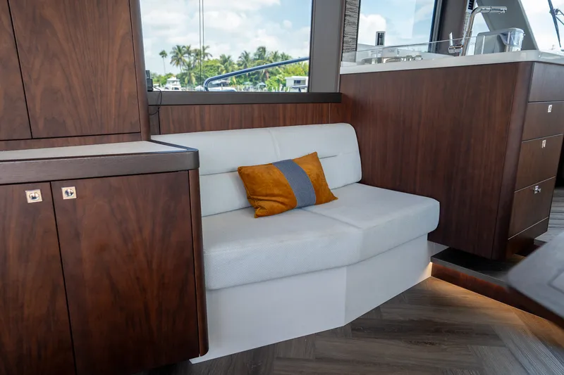 Slide: The Image of Galeon 450 HTC 2025 - 14