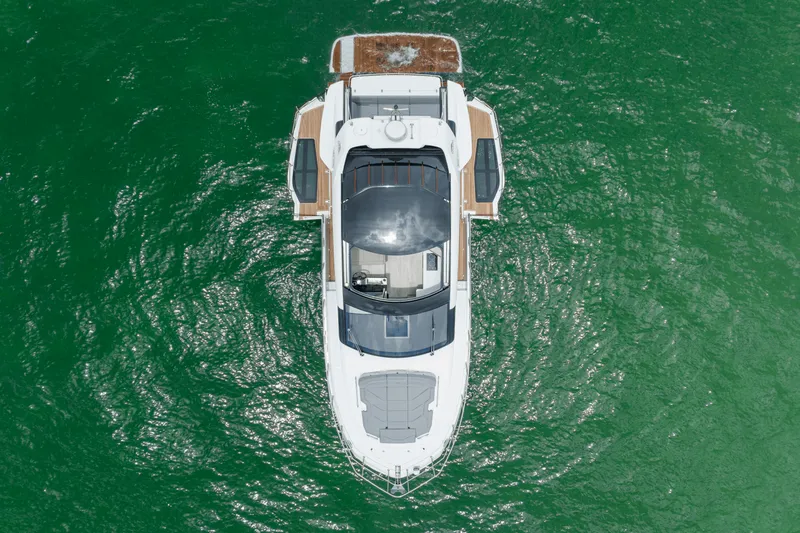 Slide: The Image of Galeon 450 HTC 2025 - 4