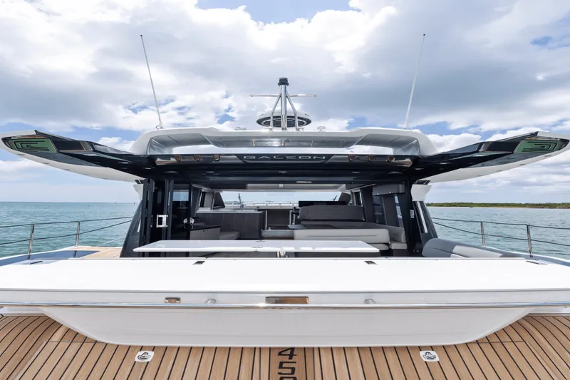 Slide: The Image of Galeon 450 HTC 2025 - 30