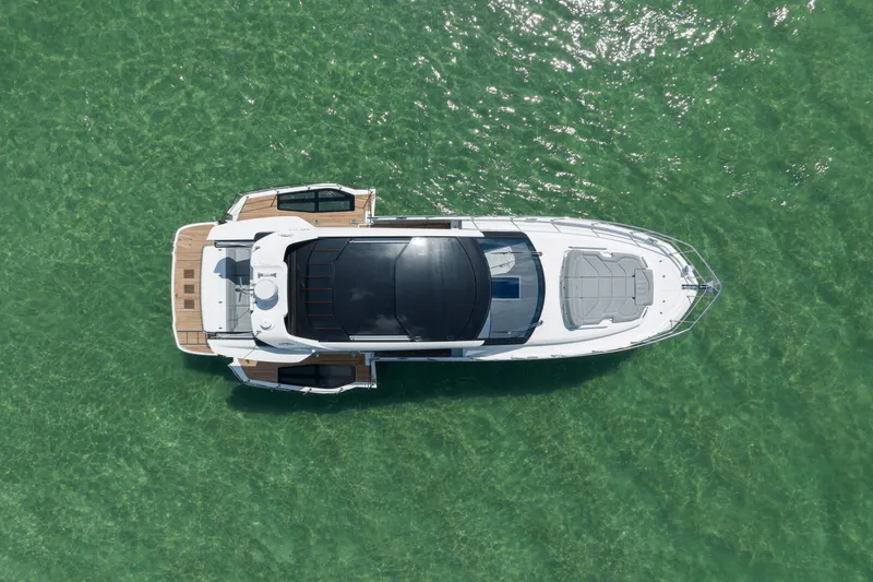 Slide: The Image of Galeon 450 HTC 2025 - 37