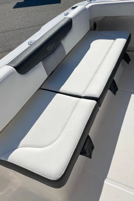 Slide: The Image of 2024 Robalo R222 Center Console boat seating area with white and black cushions. - 17