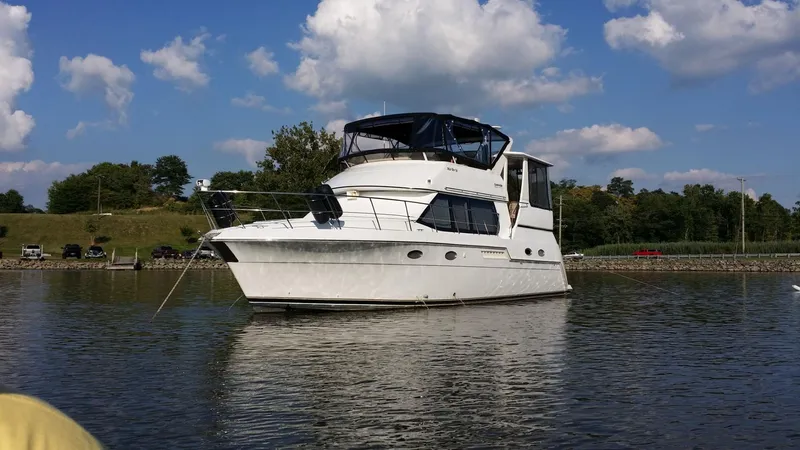 The Image of Carver 406 Aft Cabin Motor Yacht 2000 on calm water under blue sky. - 0