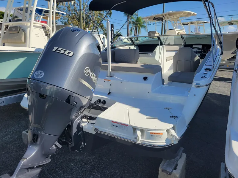 Slide: The Image of 2024 Four Winns H1 OB boat with Yamaha 150 outboard motor. - 4