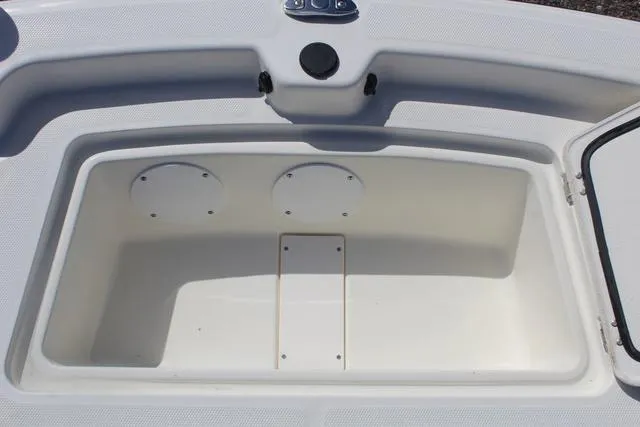 Slide: The Image of Minn Kota Riptide motor on 2024 Mako Pro Skiff 19 CC boat. - 11