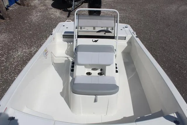 Slide: The Image of 2024 Mako Pro Skiff 19 CC livewell with open lid. - 13
