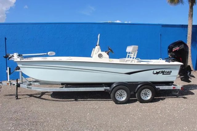 Slide: The Image of 2024 Mako Pro Skiff 19 CC bow deck with storage compartments and trolling motor. - 8