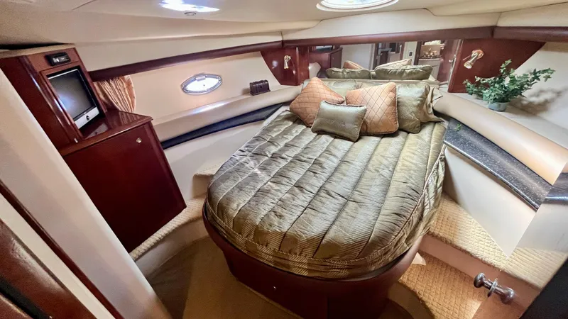 Slide: The Image of Luxurious bedroom in 2008 Meridian 459 Motoryacht with cozy bed and elegant decor. - 32