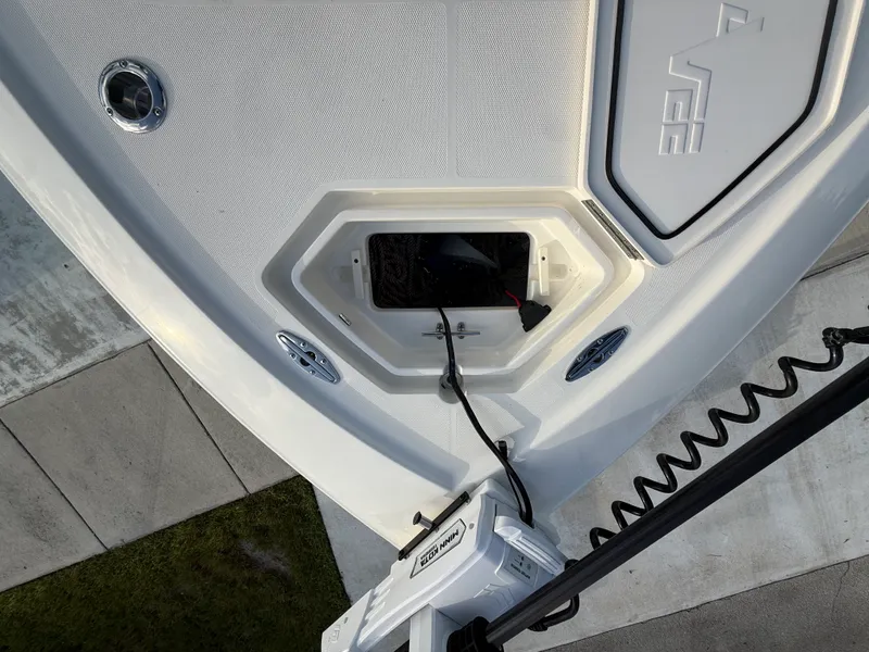 Slide: The Image of SeaVee 270Z 2018 - 13