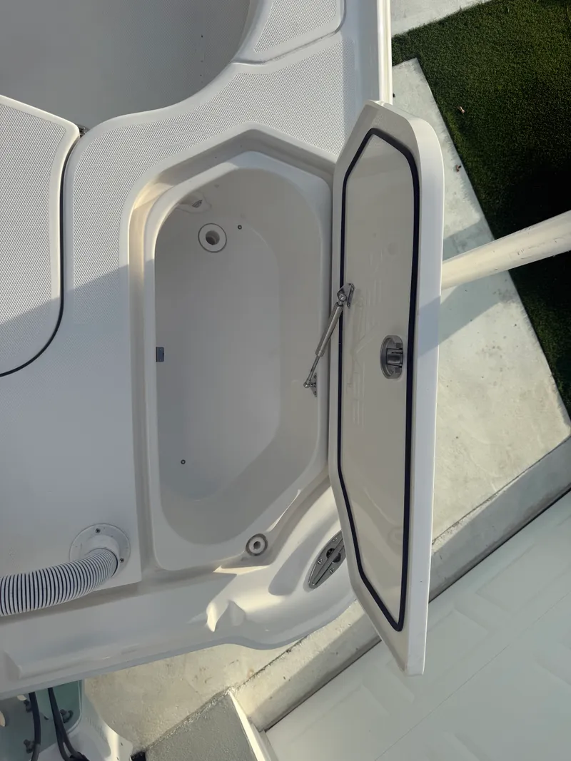 Slide: The Image of SeaVee 270Z 2018 - 36