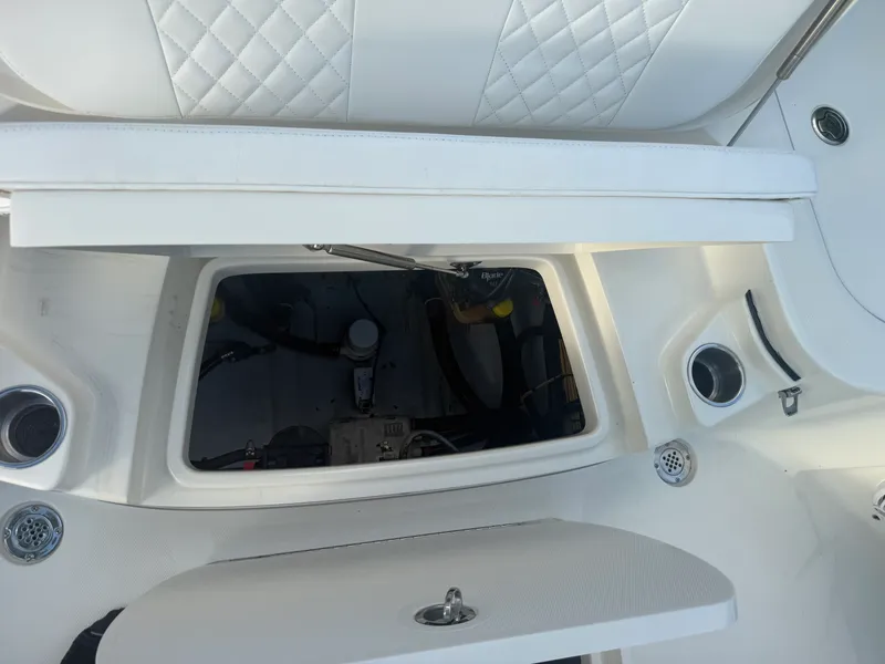 Slide: The Image of SeaVee 270Z 2018 - 32