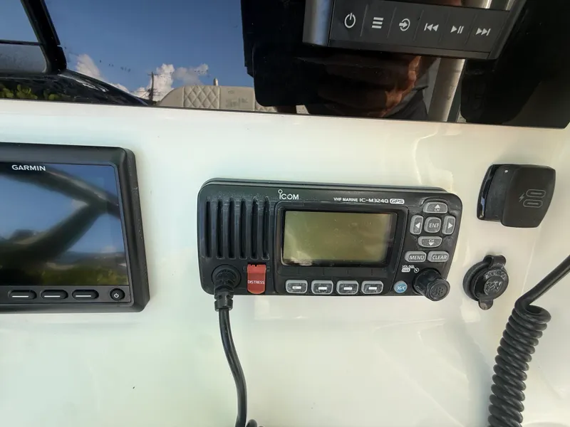 Slide: The Image of SeaVee 270Z 2018 - 48