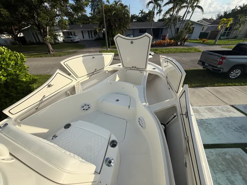 Slide: The Image of SeaVee 270Z 2018 - 19