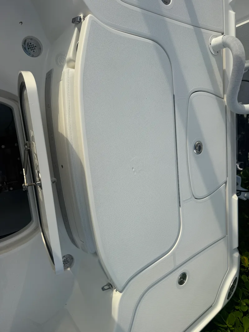 Slide: The Image of SeaVee 270Z 2018 - 33