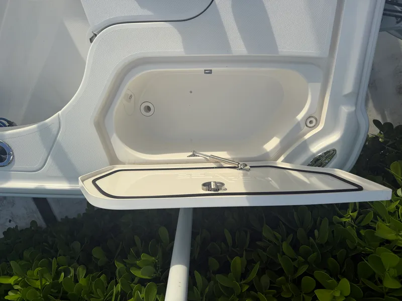Slide: The Image of SeaVee 270Z 2018 - 35