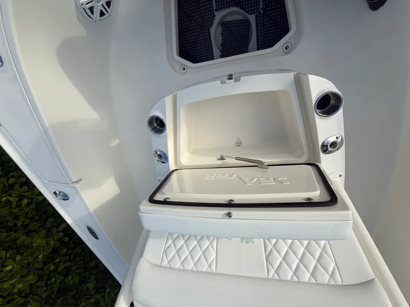 Slide: The Image of SeaVee 270Z 2018 - 38