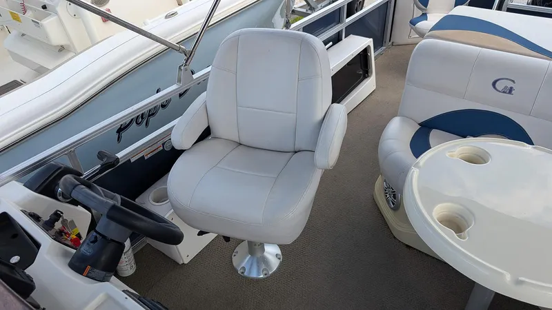 Slide: The Image of Captain's chair and seating area on 2016 Avalon 2480 QF boat interior. - 11