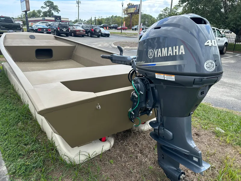 Slide: The Image of 2023 G3 1652 VBW boat with Yamaha 40 HP outboard motor in parking lot. - 5