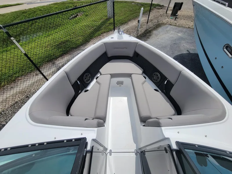 Slide: The Image of 2024 Four Winns H4 OB boat with spacious bow seating area. - 10