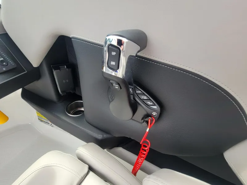 Slide: The Image of 2024 Four Winns H4 OB boat throttle control and cup holder. - 17