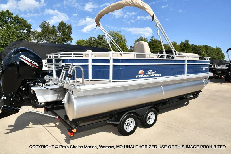 Slide: The Image of Sun Tracker FISHIN' BARGE 22 DLX w/150HP Mercury 4 Stroke 2025 - 10