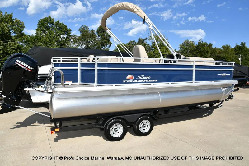 Slide: The Image of Sun Tracker FISHIN' BARGE 22 DLX w/150HP Mercury 4 Stroke 2025 - 11