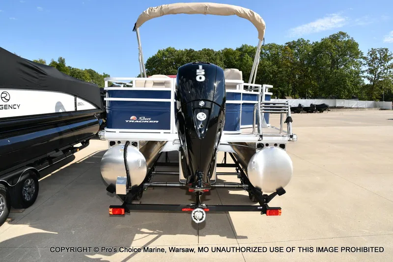 Slide: The Image of Sun Tracker FISHIN' BARGE 22 DLX w/150HP Mercury 4 Stroke 2025 - 14