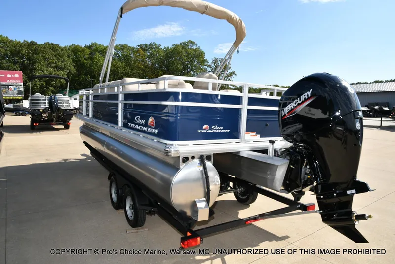 Slide: The Image of Sun Tracker FISHIN' BARGE 22 DLX w/150HP Mercury 4 Stroke 2025 - 15