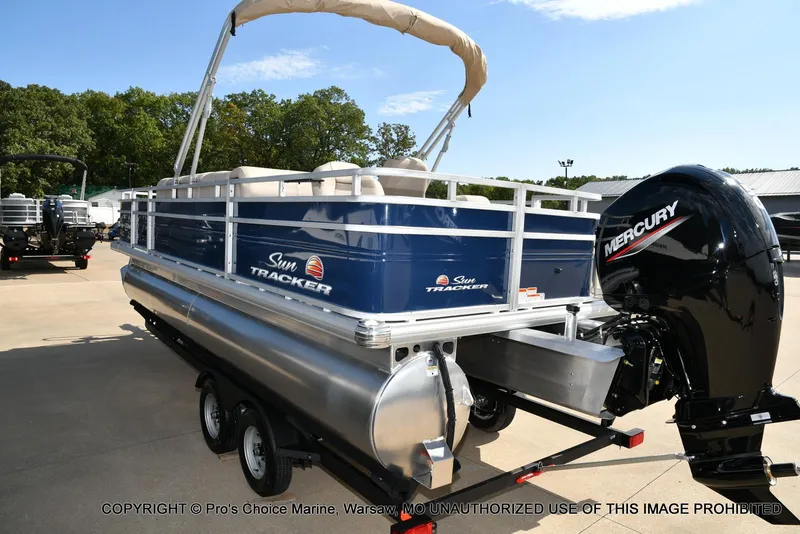 Slide: The Image of Sun Tracker FISHIN' BARGE 22 DLX w/150HP Mercury 4 Stroke 2025 - 16