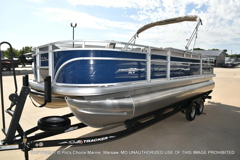 Slide: The Image of Sun Tracker FISHIN' BARGE 22 DLX w/150HP Mercury 4 Stroke 2025 - 17