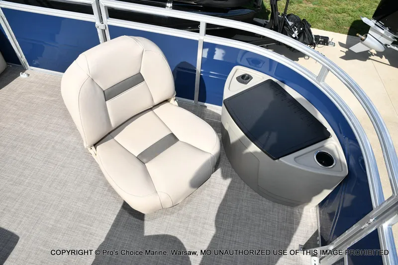 Slide: The Image of Sun Tracker FISHIN' BARGE 22 DLX w/150HP Mercury 4 Stroke 2025 - 22