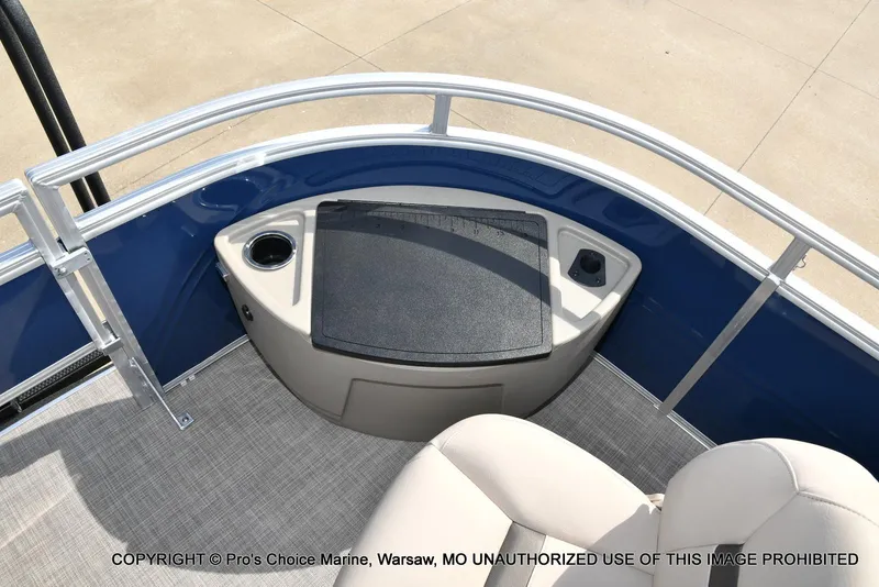 Slide: The Image of Sun Tracker FISHIN' BARGE 22 DLX w/150HP Mercury 4 Stroke 2025 - 27