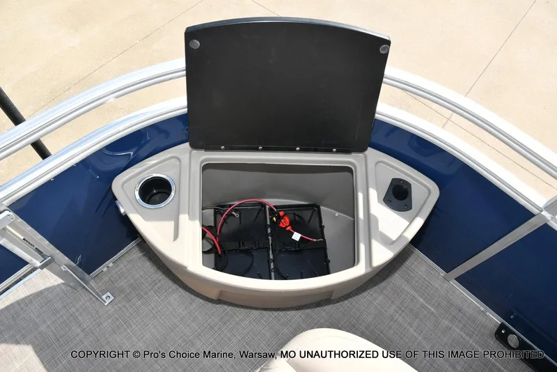 Slide: The Image of Sun Tracker FISHIN' BARGE 22 DLX w/150HP Mercury 4 Stroke 2025 - 28