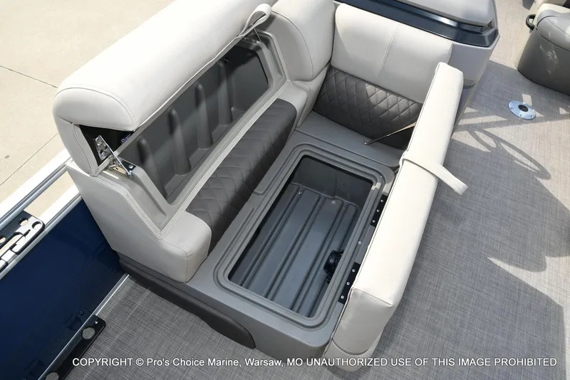 Slide: The Image of Sun Tracker FISHIN' BARGE 22 DLX w/150HP Mercury 4 Stroke 2025 - 32