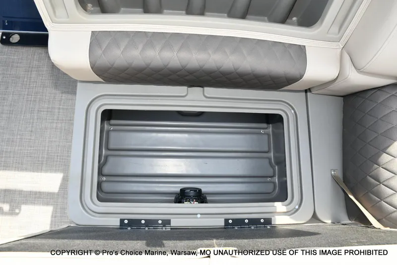 Slide: The Image of Sun Tracker FISHIN' BARGE 22 DLX w/150HP Mercury 4 Stroke 2025 - 33