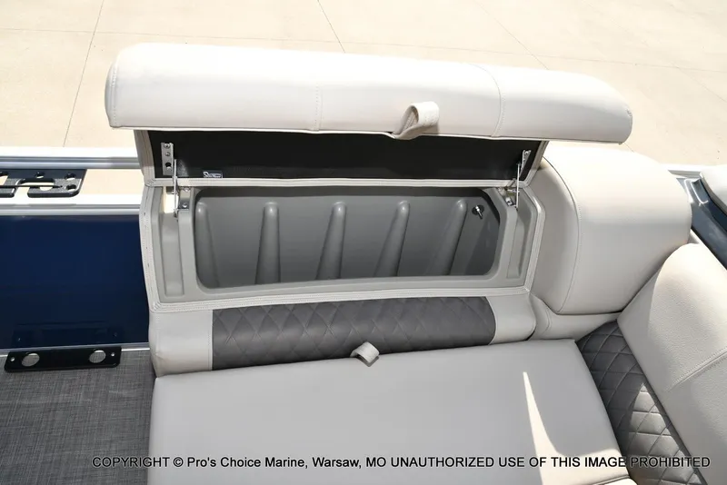 Slide: The Image of Sun Tracker FISHIN' BARGE 22 DLX w/150HP Mercury 4 Stroke 2025 - 34